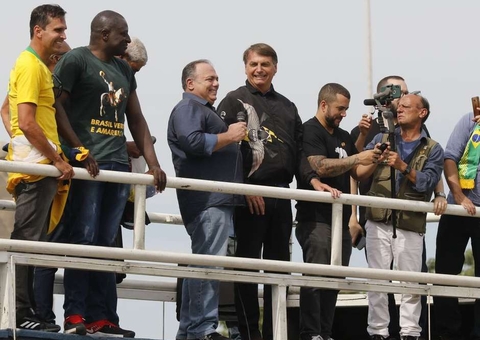 Exército deve questionar Pazuello por aglomeração em ato com Bolsonaro  
