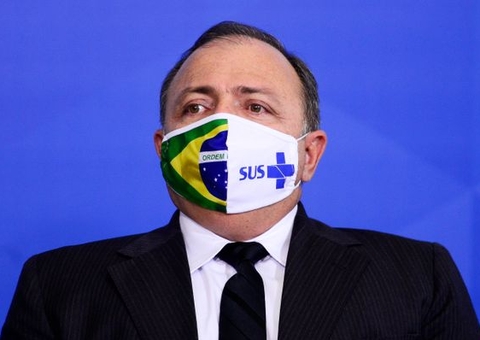 Ministro diz a prefeitos que não precisam mais reservar 2ª dose e irá antecipar vacinação de professores