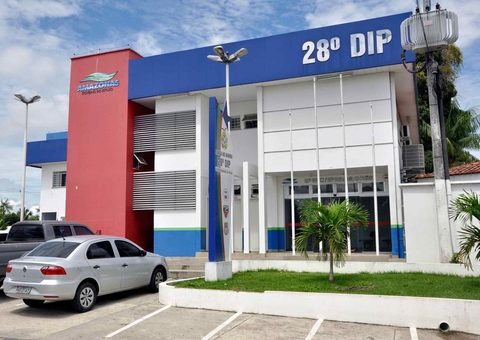 Homem é preso com drogas durante cumprimento de mandado judicial em Manaus