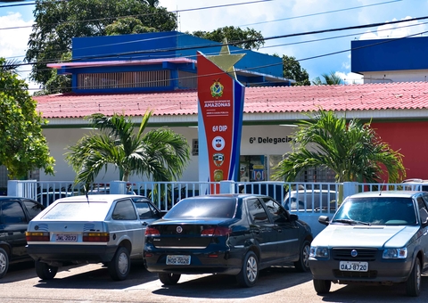 Mulher é presa por guardar drogas dentro de móveis de empresa em Manaus