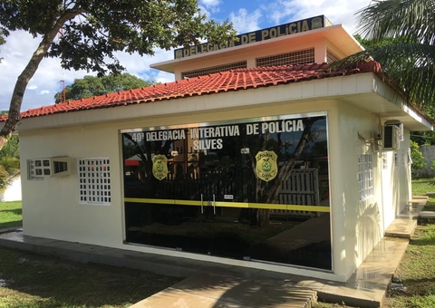 Mulher é presa enquanto vendia drogas na frente dos filhos no Amazonas