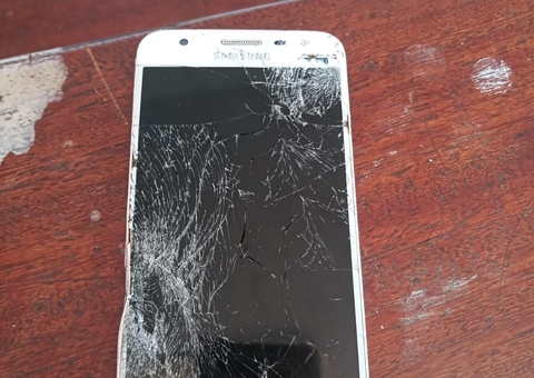 Homem é preso por quebrar celular da ex e a empurrar em madeira com pregos no Amazonas