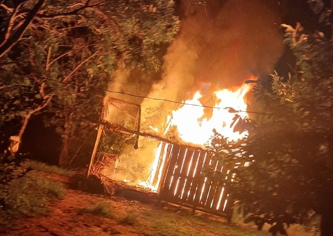 Indígena é preso após incendiar casa de vizinho no Amazonas