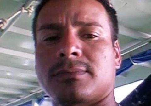 Polícia procura marido que matou esposa a terçadadas na frente da filha de 4 anos