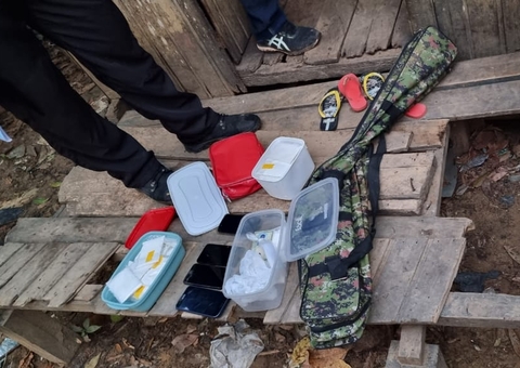 'Rosa' e 'Tchorrou' escapam da polícia e abandonam drogas e armas no Amazonas