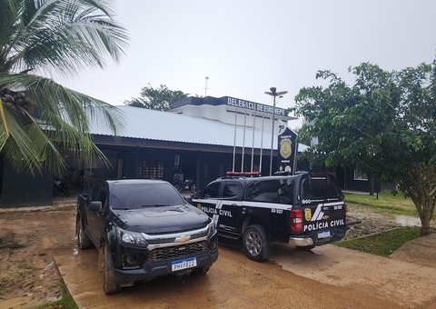 Dupla é presa suspeita de invadir casa para roubar drogas e dinheiro no Amazonas