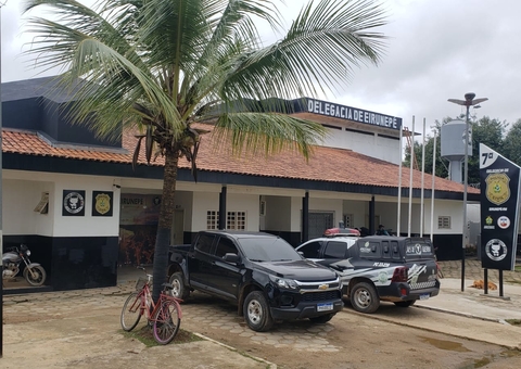 Mulher é presa após matar o próprio amigo com facada no peito