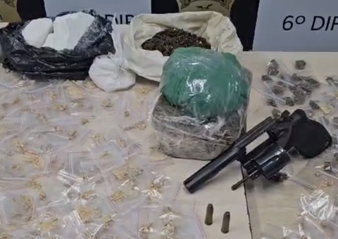 Laboratório de drogas é desarticulado em casa no São José e suspeito foge pulando muro