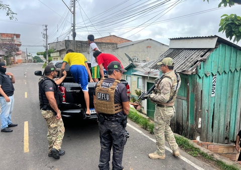 Polícia prende 10 pessoas em operação contra tráfico em Coari; 5 são procurados