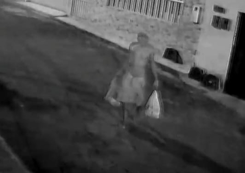 Polícia divulga imagem de homem que furtou hidrômetro no Coroado