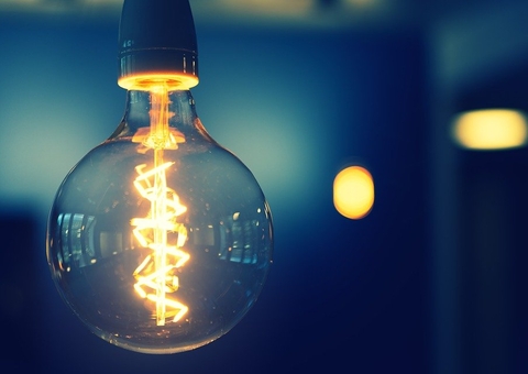 Em julho, conta de luz continua alta com bandeira tarifária vermelha