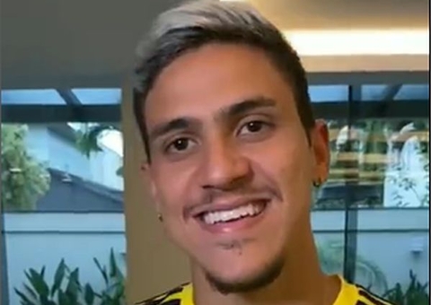 Flamengo anuncia renovação com o atacante Pedro até dezembro de 2027