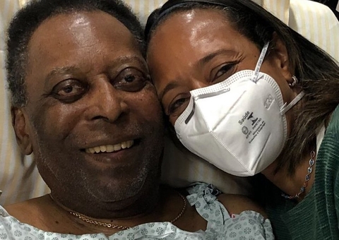 Em tratamento contra câncer, Pelé tem infecção urinária e continuará internado