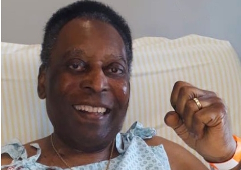 Internado para tratar câncer, Pelé manda recado aos fãs