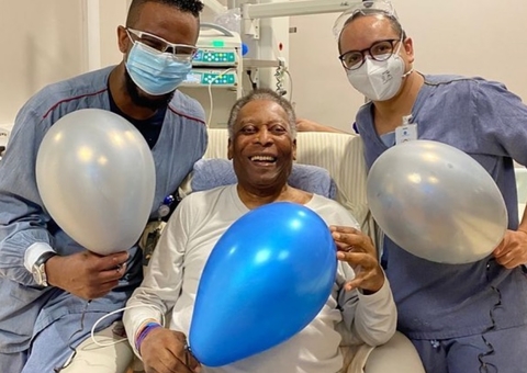Pelé tem alta após quase 1 mês internado por retirada de tumor 