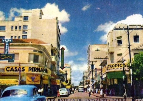 Clube da estreia de Pelé virou supermercado em Bauru, no interior de SP