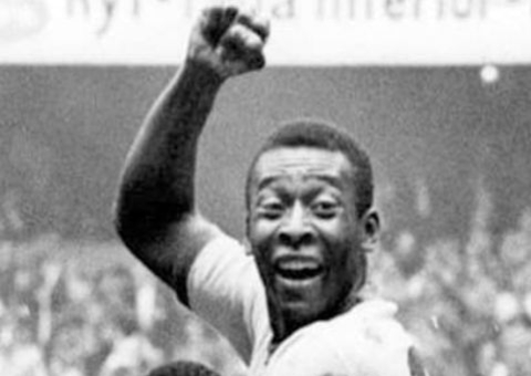 Santos dá cargo simbólico e fecha contrato com o Rei Pelé