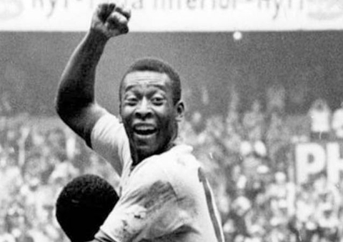 Pelé, o Rei do Futebol, comemora 82 anos neste domingo
