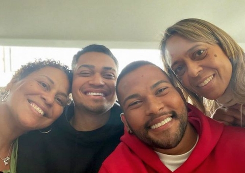 Netos visitam Pelé no hospital, e filha publica nova foto