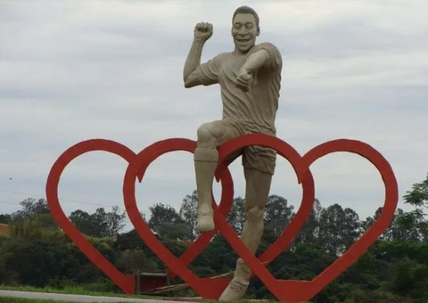 Três Corações exalta memória de Pelé. Já Bauru perdeu as referências do Rei