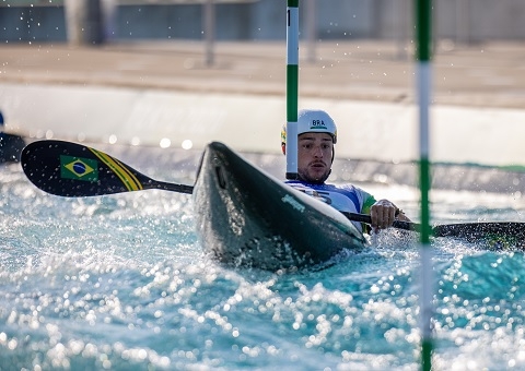 Pepê Gonçalves sofre punições e fica fora da final na canoagem