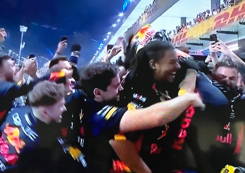 Pérez aproveita problemas de Verstappen e vence o GP da Arábia Saudita