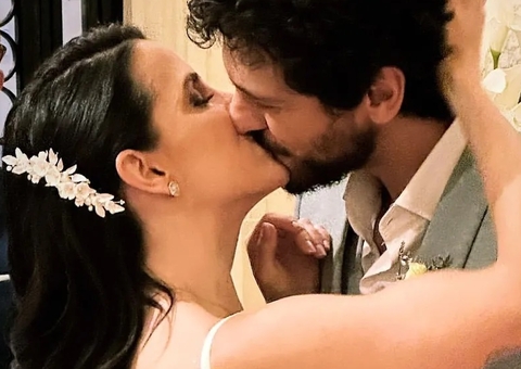 Atores da Record Pérola Faria e Mário Bregieira se casam no Rio