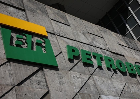 Ações da Petrobras tem queda de mais de 1% após renúncia de presidente