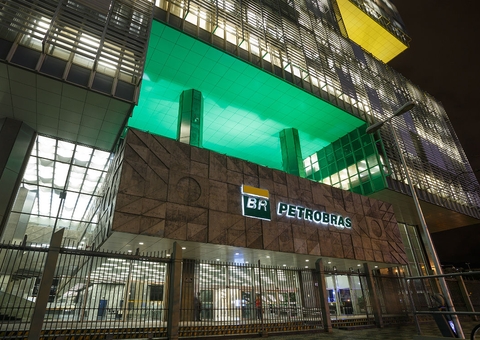 PF deflagra operação contra ex-diretores da Petrobras e político