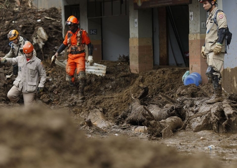 Bombeiros atualizam número de mortos em Petrópolis para 171