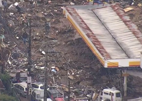 Vídeos mostram destruição em Petrópolis após forte chuva