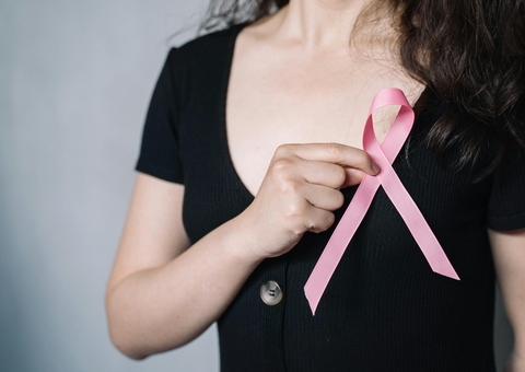 Brasil recebe 1º lote de medicamento inédito para tratar câncer de mama