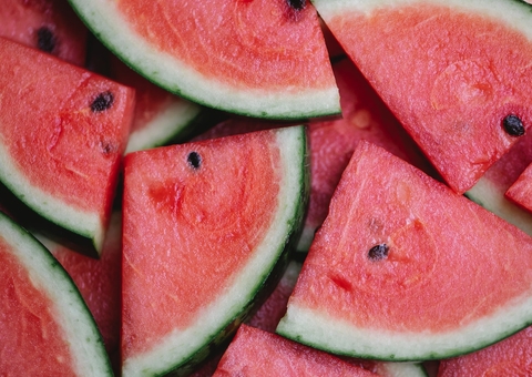 Comer melancia ajuda a manter ereção por mais tempo? Entenda