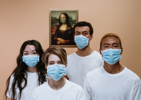 Três em cada dez infectados por Covid ainda relatam sintomas da doença, diz Ministério da Saúde