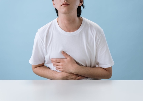 O que acontece quando seguramos gases o dia todo?