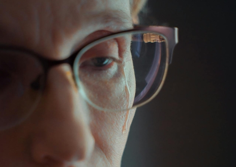 Qual a função das lágrimas ? Oftalmologista explica