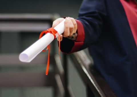 Faculdade Martha Falcão é condenada a emitir diploma de ex-aluno e pagar danos morais pela demora