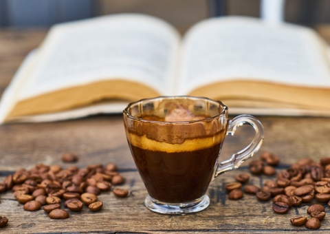 Dores de cabeça frequentes podem ser culpa do cafézinho