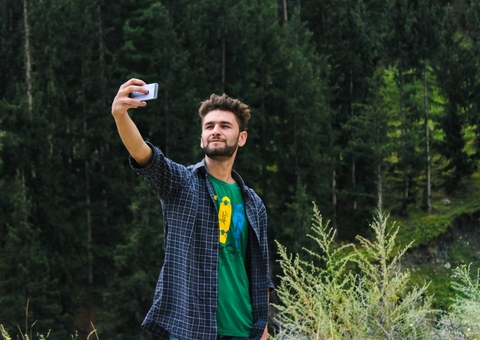 Selfies requerem atenção máxima em locais de risco, alerta especialista