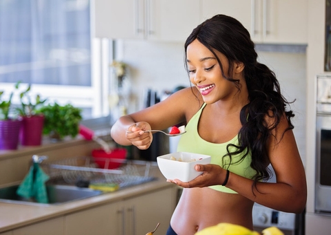 Especialista explica relação entre boa alimentação e saúde mental