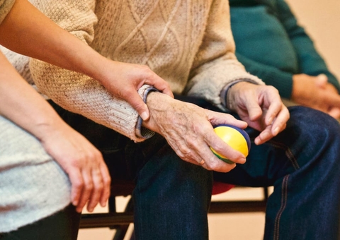 Pessoas idosas devem se manter ativas sexualmente, afirma SBGG