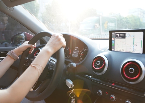 Enjoo e tontura na viagem de carro podem ser sinais de cinetose