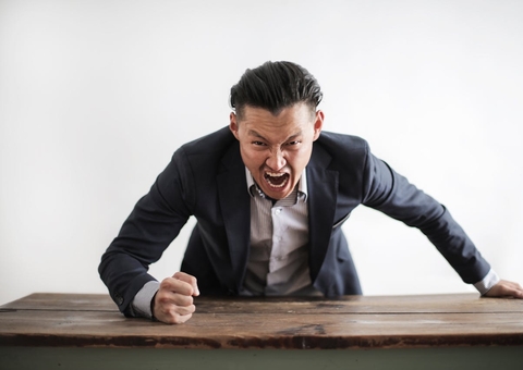 Você reclama demais? Conheça o impacto que esse hábito causa na saúde mental