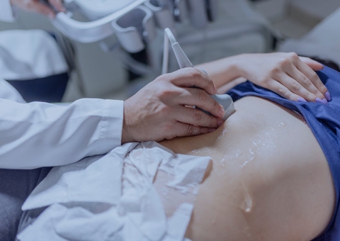 Assistente social denuncia médico por estupro durante exame no Amazonas