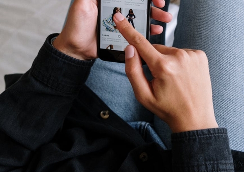 Sextorsão e Catfishing: Polícia alerta para golpes mais usados em app de relacionamento