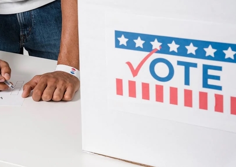 Urnas fecham em 1º estado-pêndulo, e EUA vivem apreensão diante de início de apuração