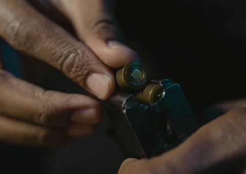 Toque de recolher pode ter causado morte de jovem crivado de balas em Manaus