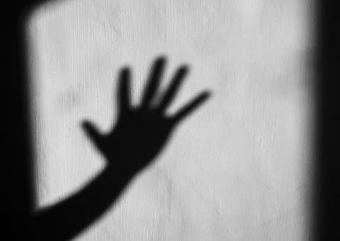 Homem é linchado a pauladas e pedradas por moradores em Manaus