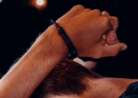 Dupla é capturada e espancada por moradores ao tentar roubar moto em Manaus