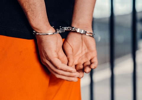 Polícia recupera carro roubado que era usado em arrastões em Manaus